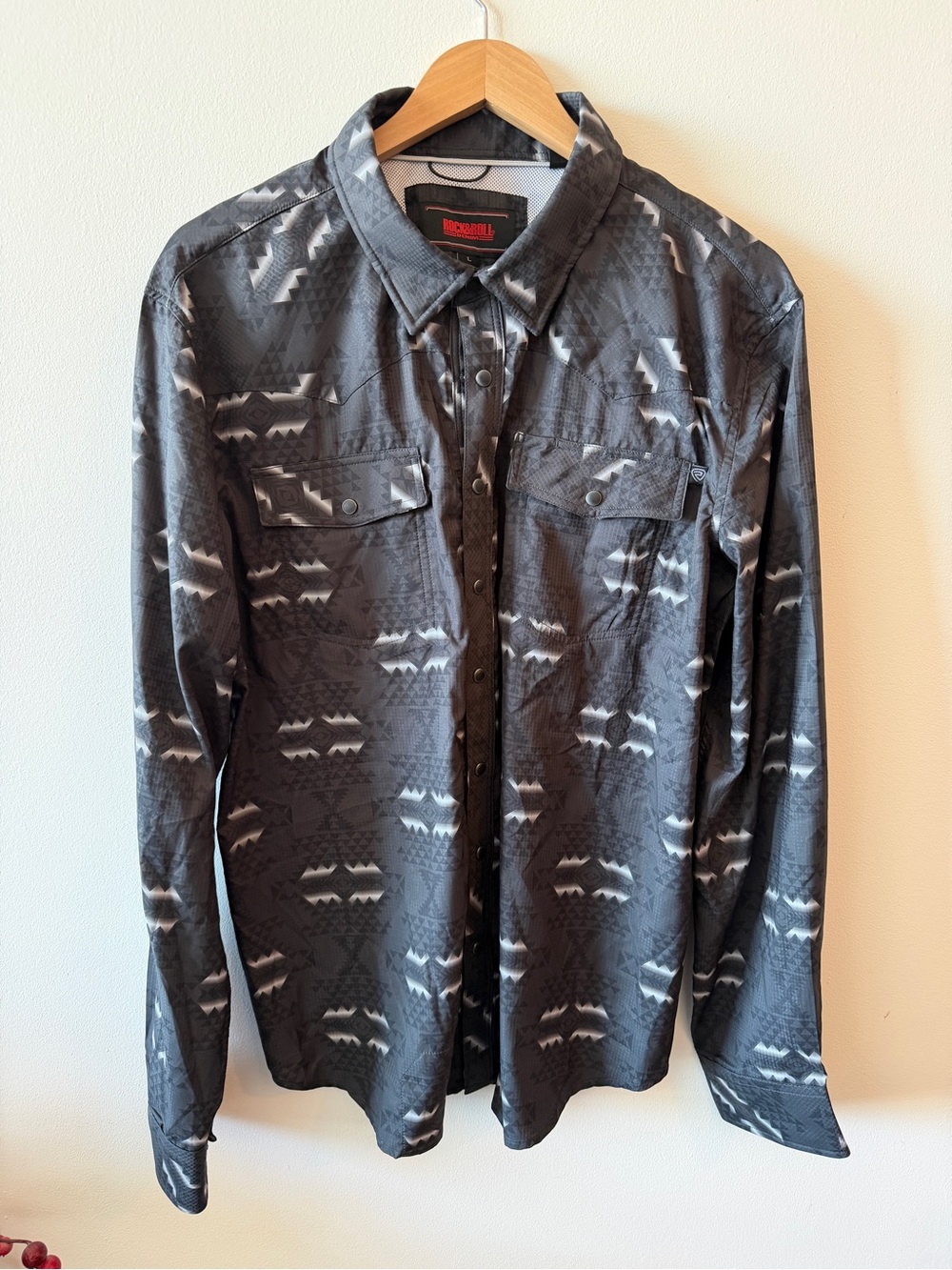 Rock & Roll Denim Men’s Black & Grey Geometric Western Snap Shirt - Large
